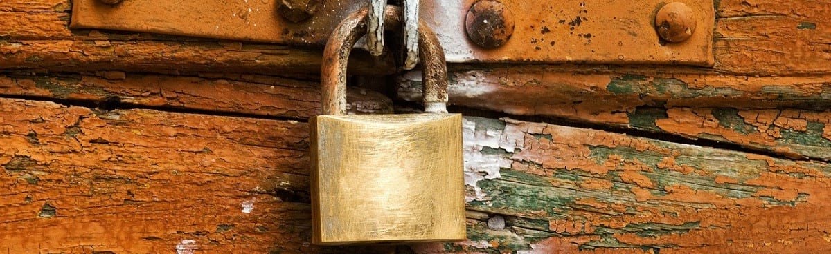 lock on rusty door strong passwords